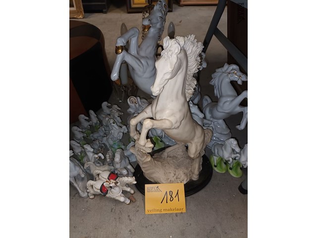 Lot 181 - beeldjes paarden. 25 stuks - afbeelding 1 van  5
