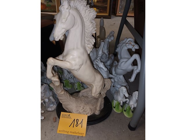 Lot 181 - beeldjes paarden. 25 stuks - afbeelding 4 van  5