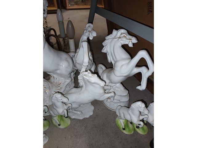 Lot 181 - beeldjes paarden. 25 stuks - afbeelding 5 van  5