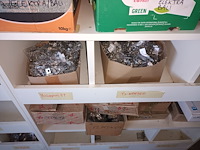 Lot 181 - kasten met montagemateriaal - afbeelding 3 van  5