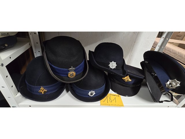 Lot 181 - nederland 2 kepies + 4 vrouwelijke - afbeelding 1 van  6