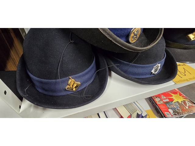 Lot 181 - nederland 2 kepies + 4 vrouwelijke - afbeelding 2 van  6