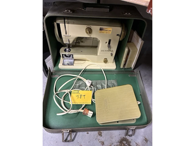 Lot 181 - retro naaimachine bernina - afbeelding 1 van  2