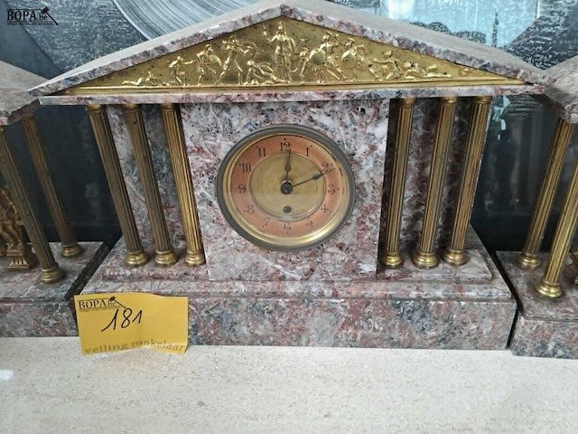 Lot 181 - schouwklok marmer - 3delig - romeinse stijl - afbeelding 3 van  6