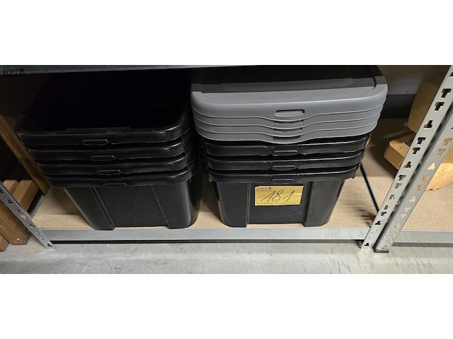 Lot 181 - stapelbakken in zwarte kunststof - afbeelding 1 van  1