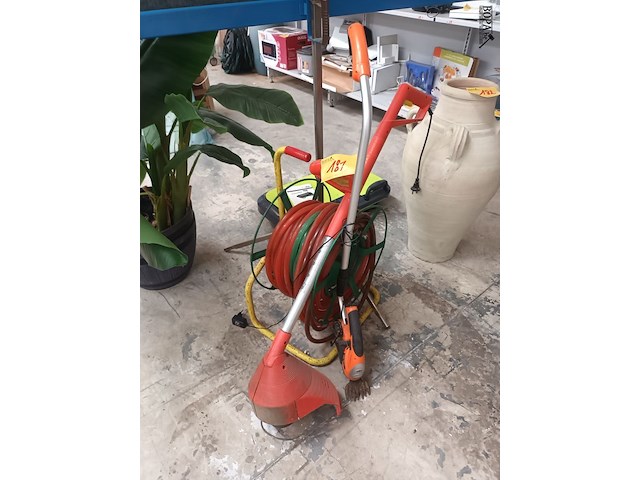 Lot 181 - tuinmateriaal - afbeelding 1 van  6