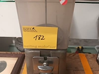 Lot 182 - kauwgomballenbak brabo