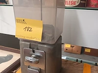 Lot 182 - kauwgomballenbak brabo - afbeelding 2 van  5