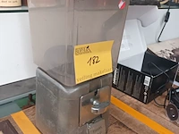 Lot 182 - kauwgomballenbak brabo - afbeelding 4 van  5