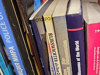 Lot 182 - politie boeken en tijdschriften ong 32 stuks - afbeelding 4 van  6