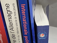 Lot 182 - politie boeken en tijdschriften ong 32 stuks - afbeelding 6 van  6