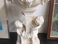 Lot 182 - sokkel met lamp - afbeelding 1 van  5