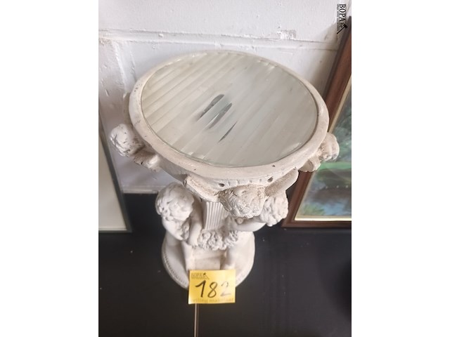 Lot 182 - sokkel met lamp - afbeelding 2 van  5
