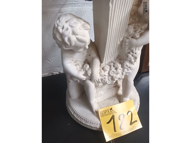 Lot 182 - sokkel met lamp - afbeelding 4 van  5