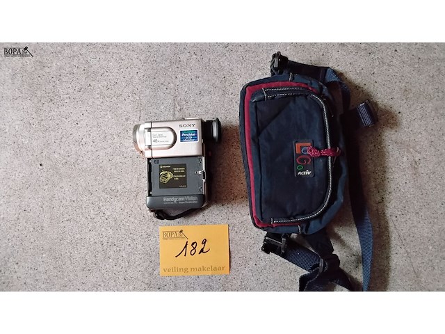 Lot 182 - sony handycam vision met opbergzakje - afbeelding 1 van  1