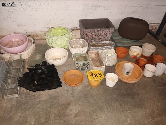 Lot 183 - bloempotten. 30 stuks - afbeelding 1 van  3