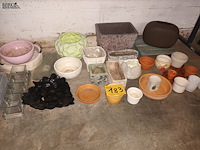 Lot 183 - bloempotten. 30 stuks - afbeelding 1 van  3