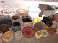 Lot 183 - bloempotten. 31 stuks - afbeelding 1 van  4