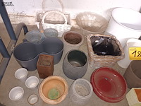 Lot 183 - bloempotten. 31 stuks - afbeelding 2 van  4