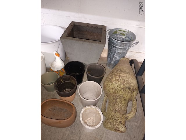 Lot 183 - bloempotten. 31 stuks - afbeelding 3 van  4