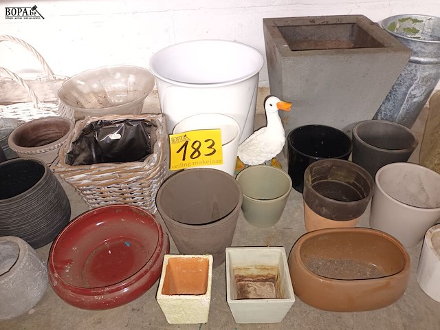 Lot 183 - bloempotten. 31 stuks - afbeelding 4 van  4