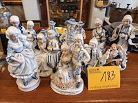 Lot 183 - deco in porselein. 12 stuks - afbeelding 1 van  5