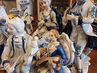 Lot 183 - deco in porselein. 12 stuks - afbeelding 3 van  5