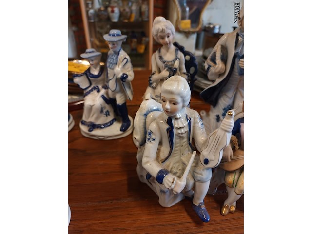 Lot 183 - deco in porselein. 12 stuks - afbeelding 4 van  5