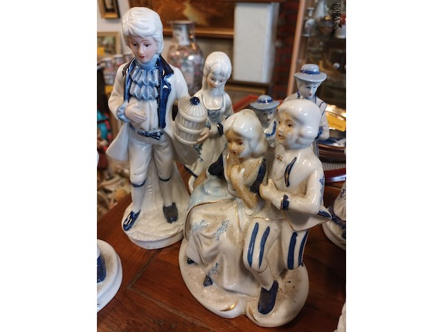 Lot 183 - deco in porselein. 12 stuks - afbeelding 5 van  5