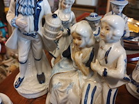 Lot 183 - deco in porselein. 12 stuks - afbeelding 5 van  5