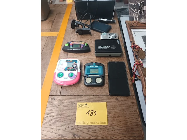 Lot 183 - elektro. 7 stuks - afbeelding 1 van  7