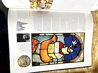 Lot 183 - gebrandschilderd glas schilderen met licht - afbeelding 4 van  7