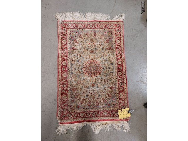 Lot 183 - tapijt - afbeelding 1 van  1
