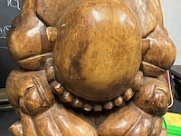 Lot 183 - vintage houten huilende boedha yogmiman