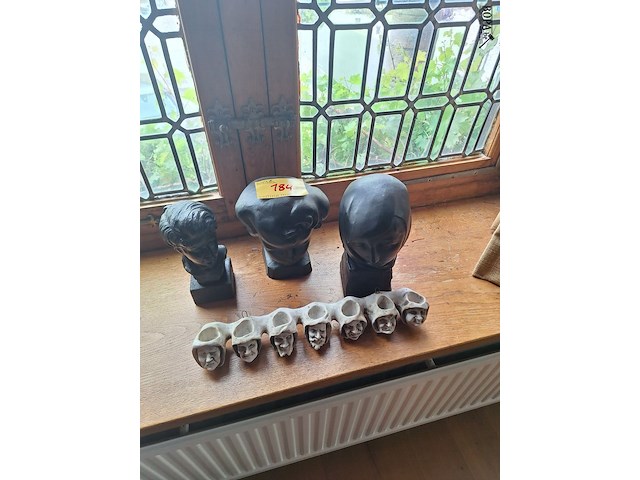 Lot 184 - beelden en pijpenrekje. 4 stuks - afbeelding 1 van  1
