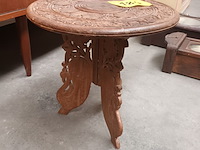 Lot 184 - bijzettafeltje - afbeelding 1 van  3