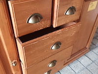 Lot 184 - houten dressoir kast - afbeelding 3 van  4