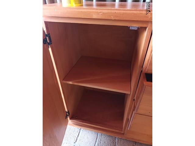 Lot 184 - houten dressoir kast - afbeelding 4 van  4