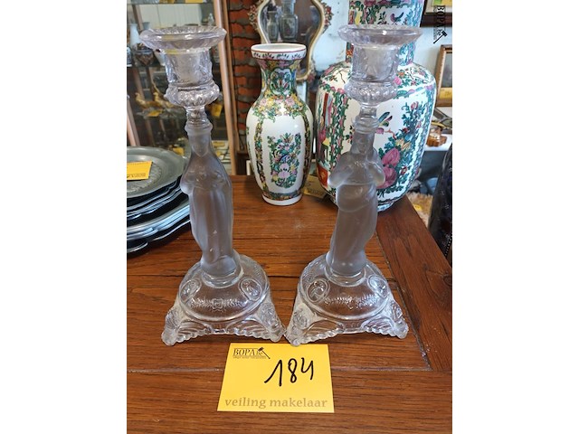 Lot 184 - kandelaars in glas. 2 stuks - afbeelding 1 van  4