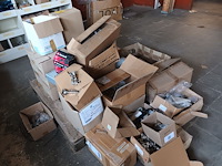 Lot 184 - lot montagemateriaal voor meubels - afbeelding 3 van  7