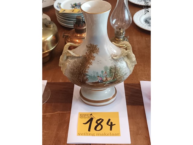 Lot 184 - siervaas met ramskoppen - afbeelding 1 van  4