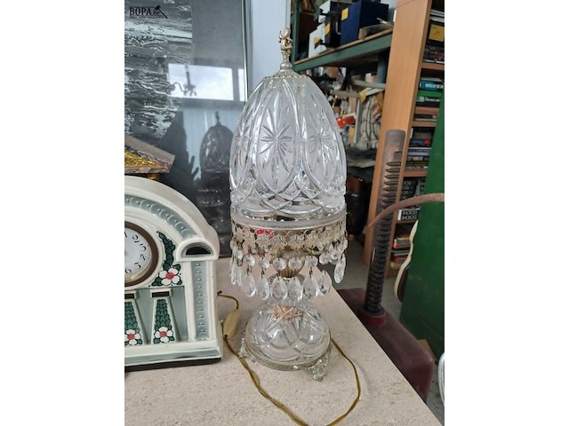 Lot 184 - vintage wandklokje en glazen/messing schouwlampje - afbeelding 2 van  2