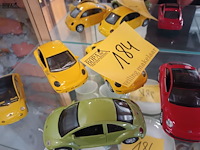 Lot 184 - volkswagen auto’s op schaal. 5 stuks - afbeelding 1 van  4