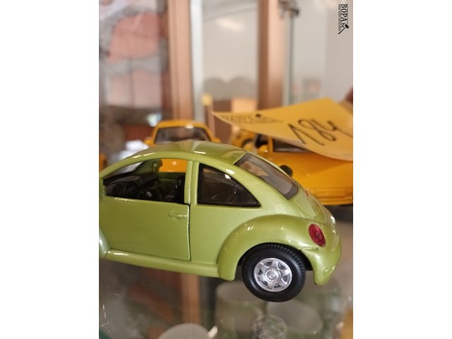 Lot 184 - volkswagen auto’s op schaal. 5 stuks - afbeelding 2 van  4