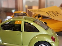 Lot 184 - volkswagen auto’s op schaal. 5 stuks - afbeelding 2 van  4
