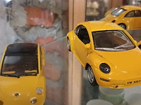 Lot 184 - volkswagen auto’s op schaal. 5 stuks - afbeelding 4 van  4