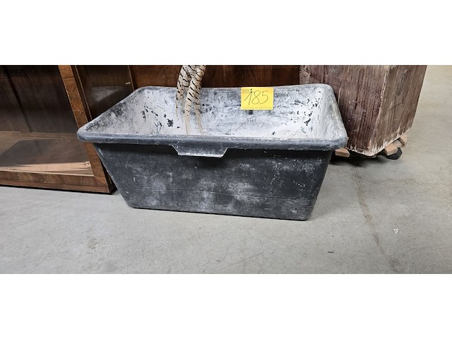 Lot 185 - bak en mixer voor cement - afbeelding 2 van  2