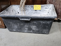 Lot 185 - bak en mixer voor cement - afbeelding 2 van  2
