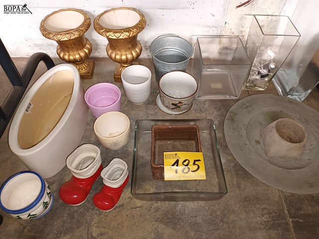 Lot 185 - bloempotten. 26 stuks - afbeelding 1 van  4