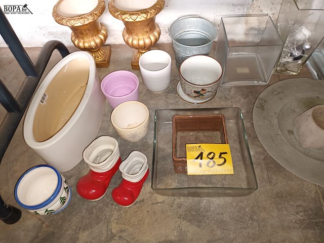 Lot 185 - bloempotten. 26 stuks - afbeelding 4 van  4